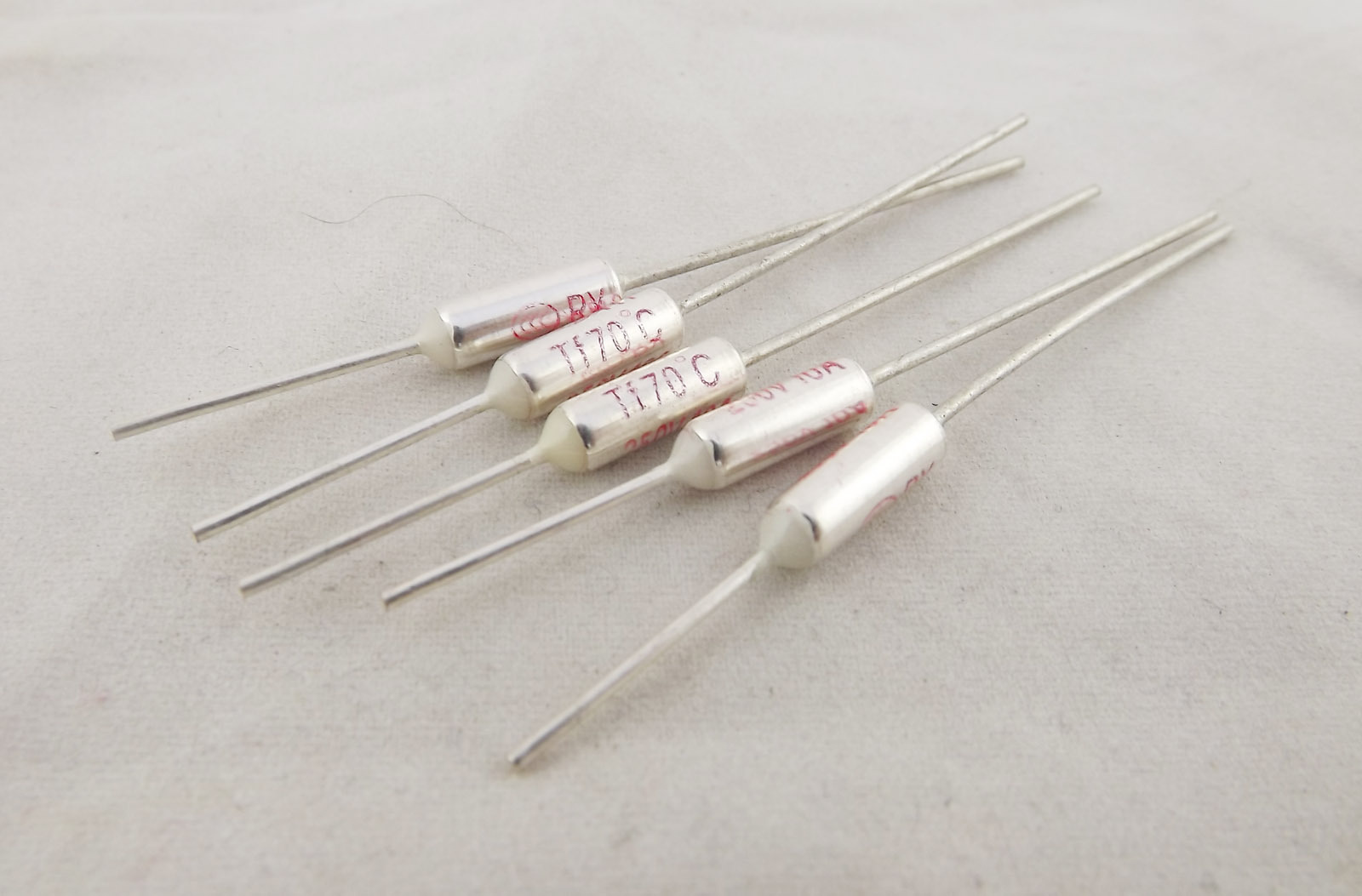 TT2 Thermal Cutoff 70c 10a 250v فيوز حراري