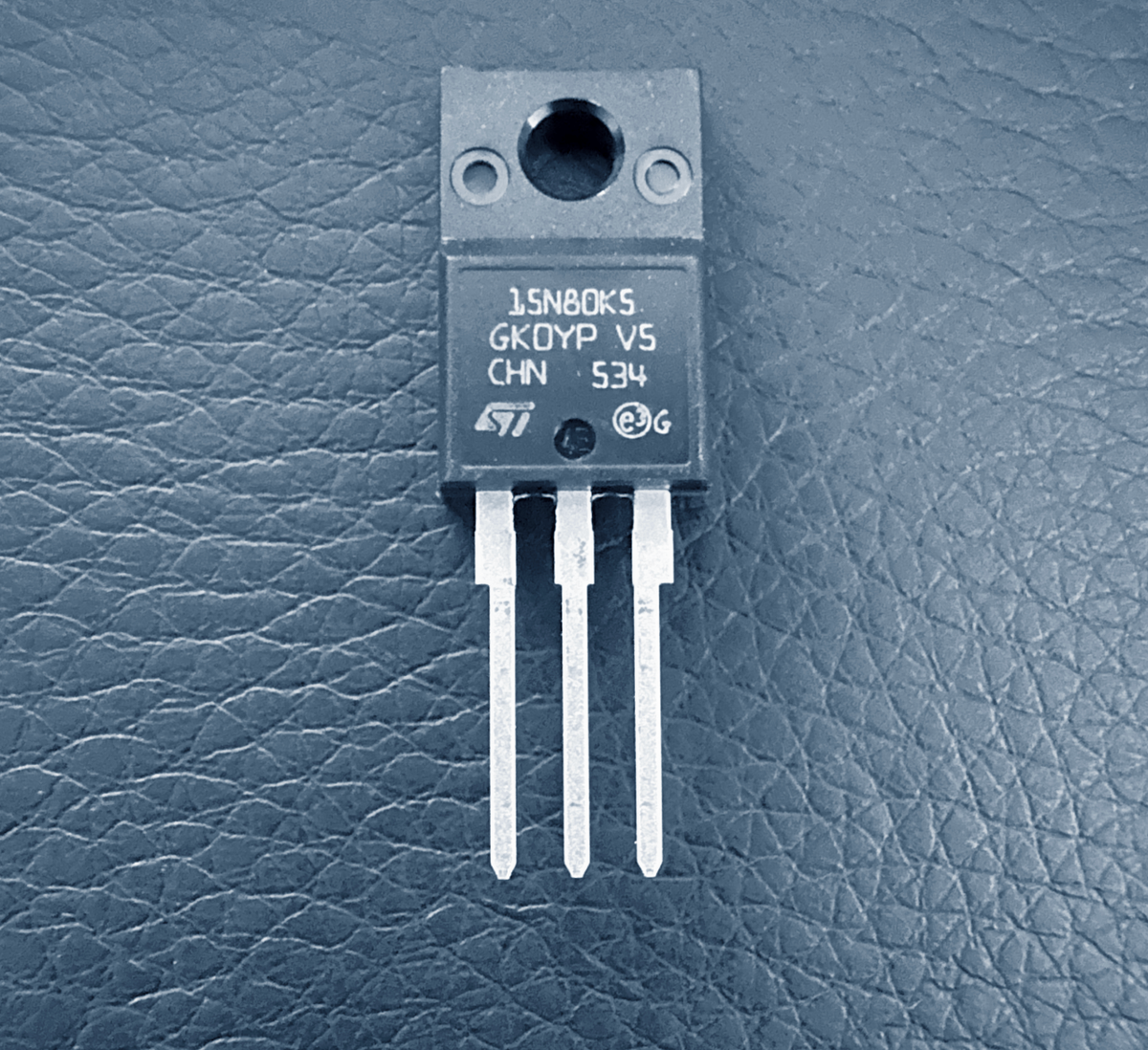 VF4-  mosfet  N-ch- 15N80 15A  800V