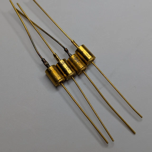 RR1 1N4738 Zener diode 8.2V