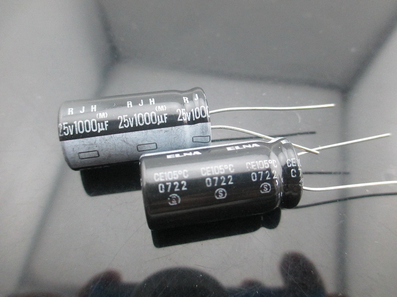 25v1000uF Electrolytic Capacitor (Made in Japan) مكثف كيميائي صنع ياباني
