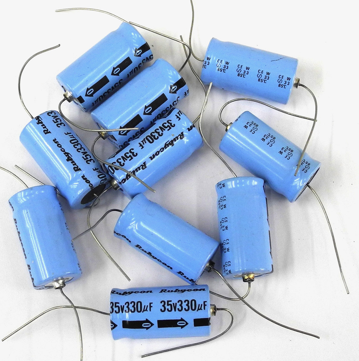 35v330uF Electrolytic Capacitor (Made in Japan) مكثف كيميائي صنع ياباني