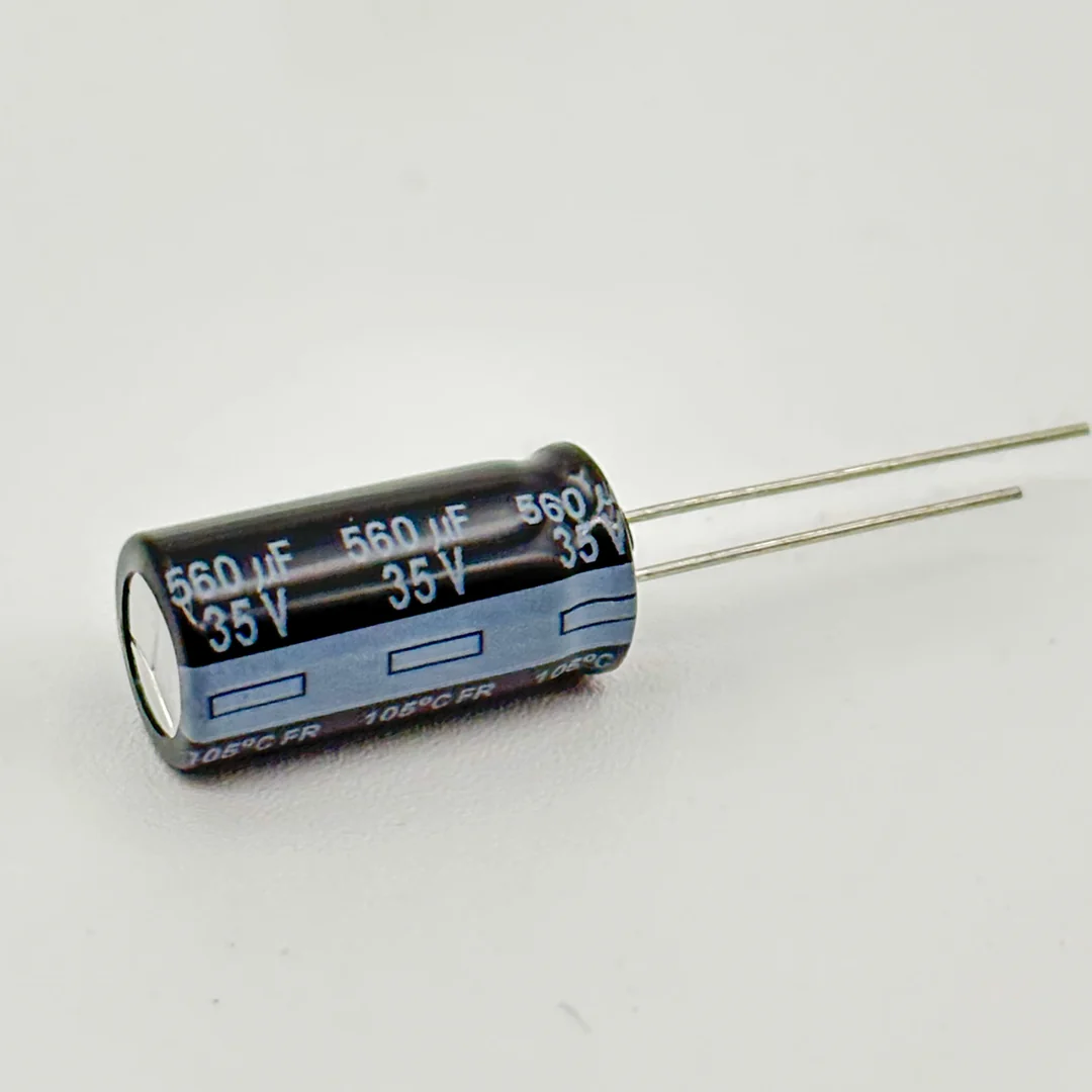 35v560uF Electrolytic Capacitor (Made in Japan) مكثف كيميائي صنع ياباني